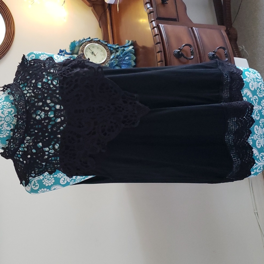 Sleeveless, embroidered top